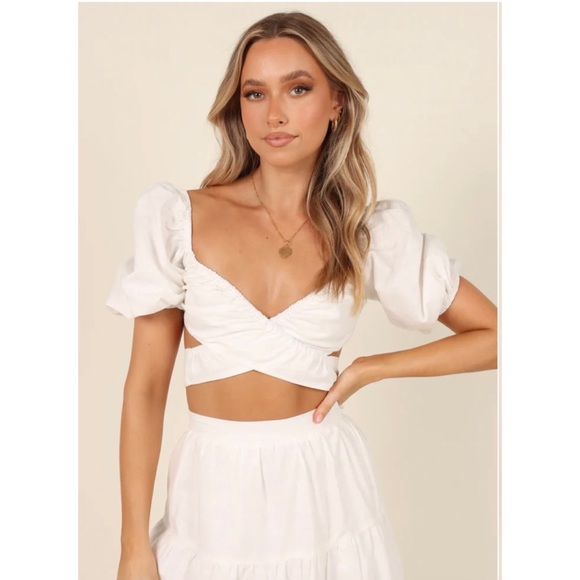 Beautiful white two piece outfit 🤍 - Picture 1 of 7